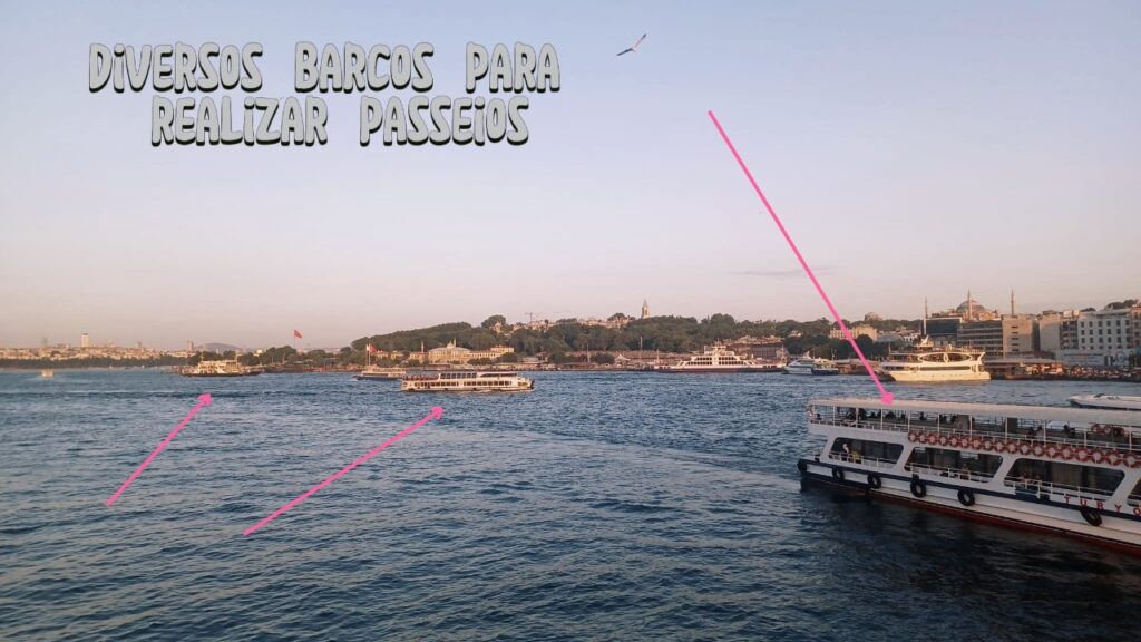 Barcos regulares em Istambul